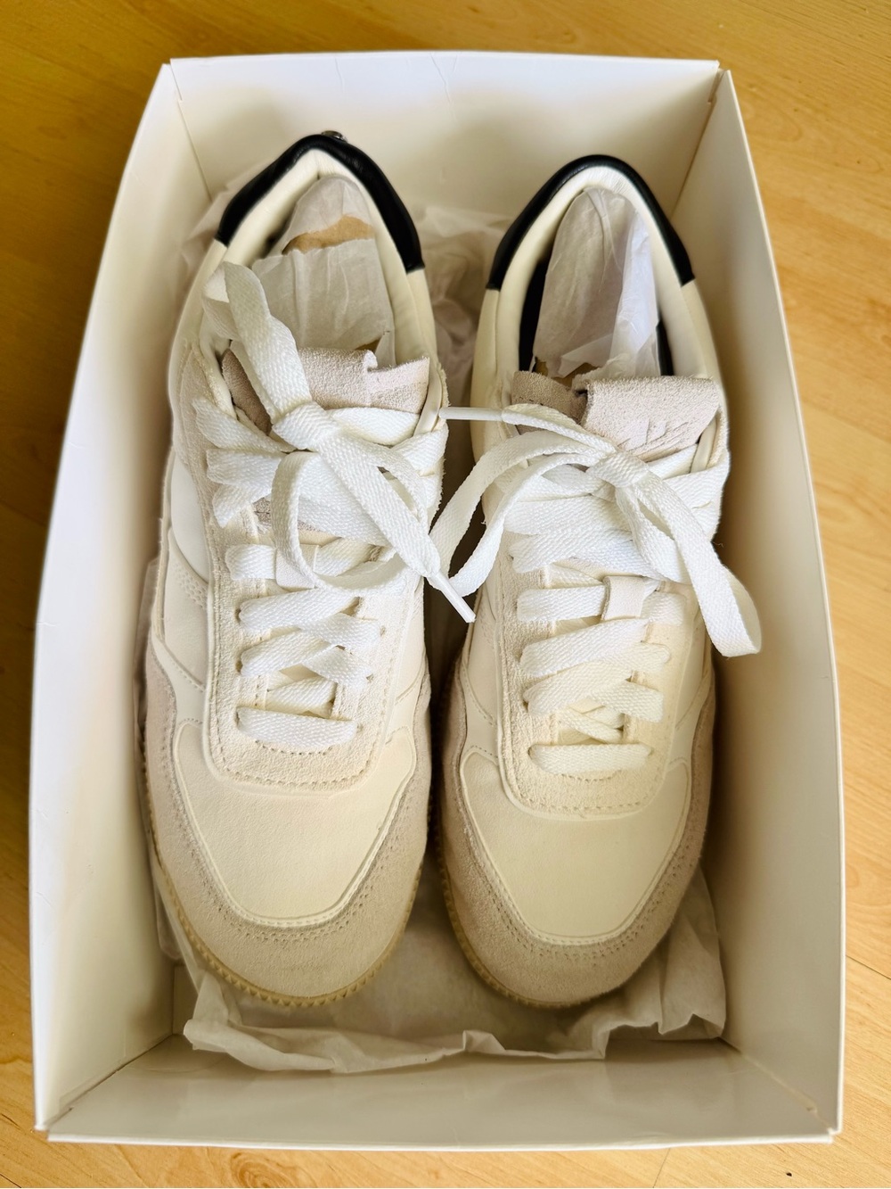 Steve Madden SPORTY Women’s White/Cream Low Cut Sneakers Like New
